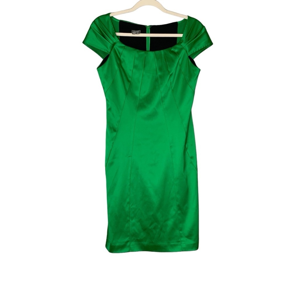 Muse emerald green‎ satin structured pleated cap sleeve evening dress. Size 6